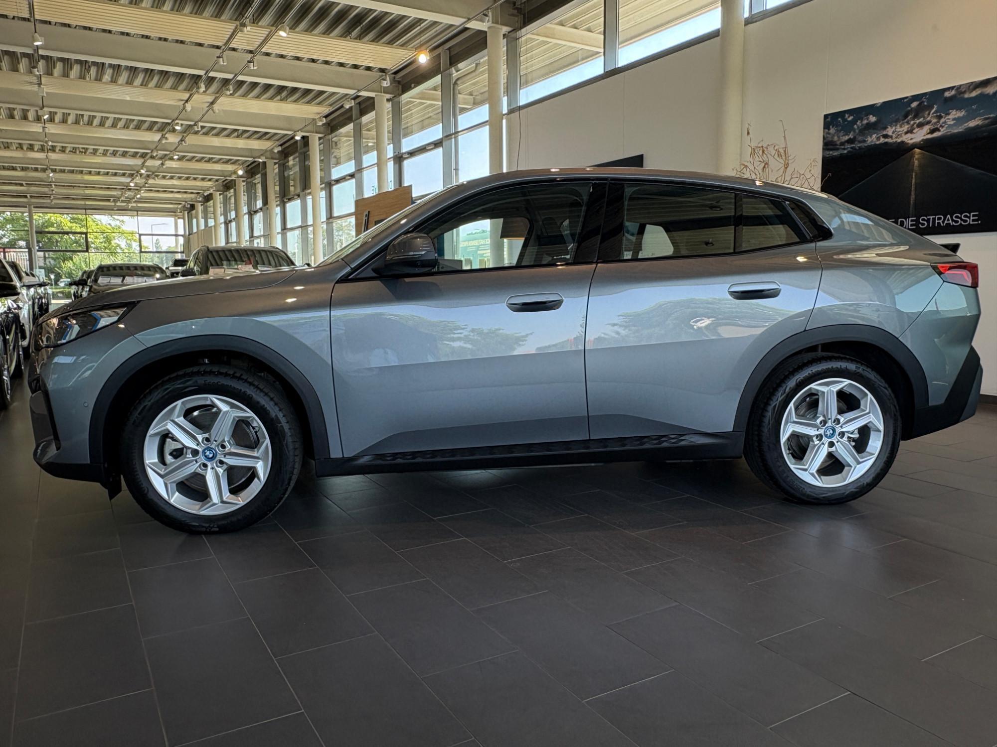 BMW iX2 – Bild 14
