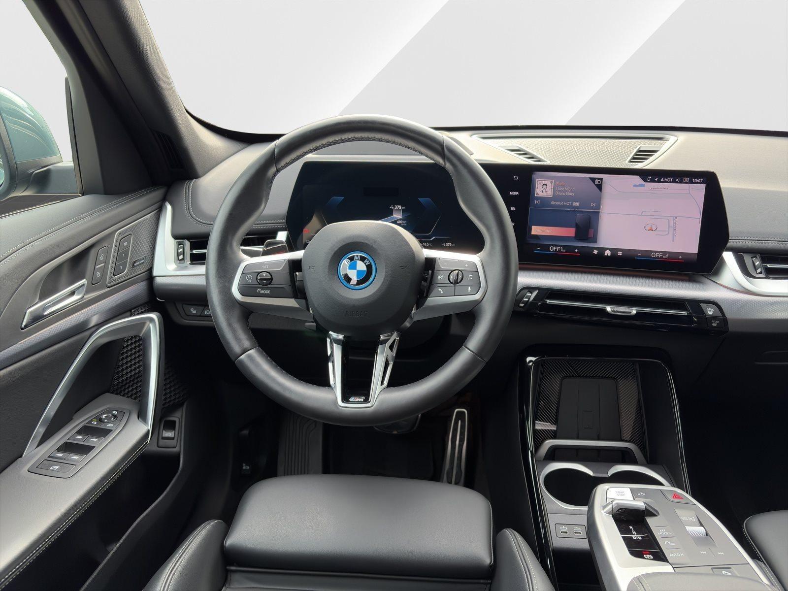 BMW iX1