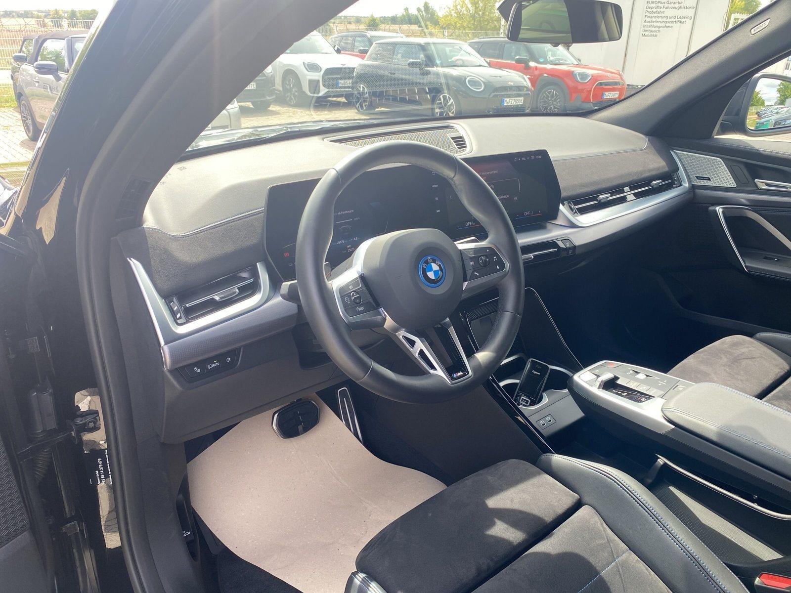 BMW iX2 – Bild 16
