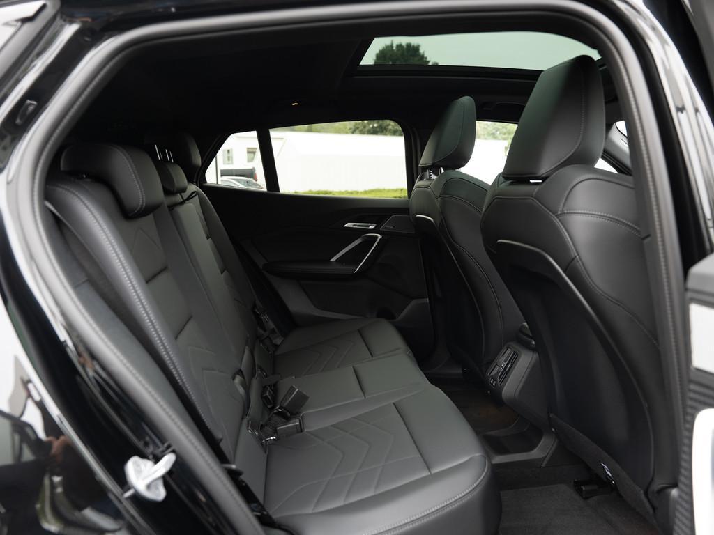 BMW iX2 – Bild 11