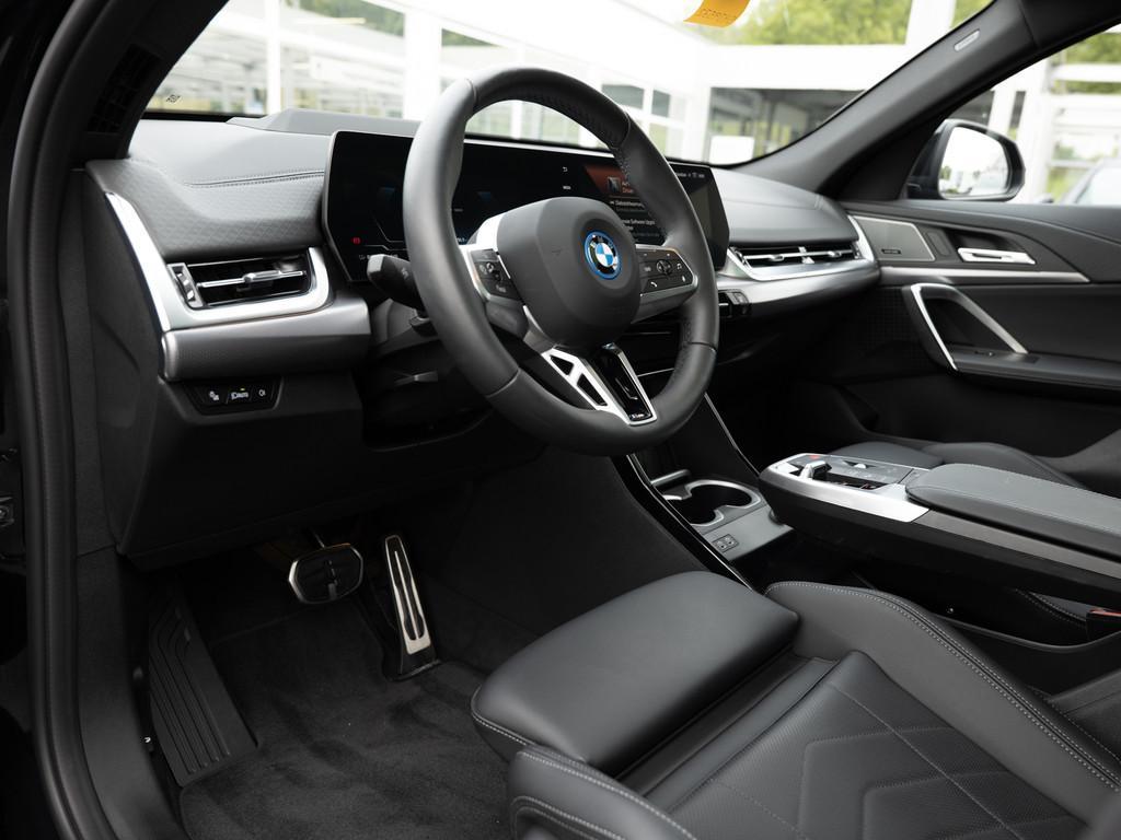 BMW iX2 – Bild 13