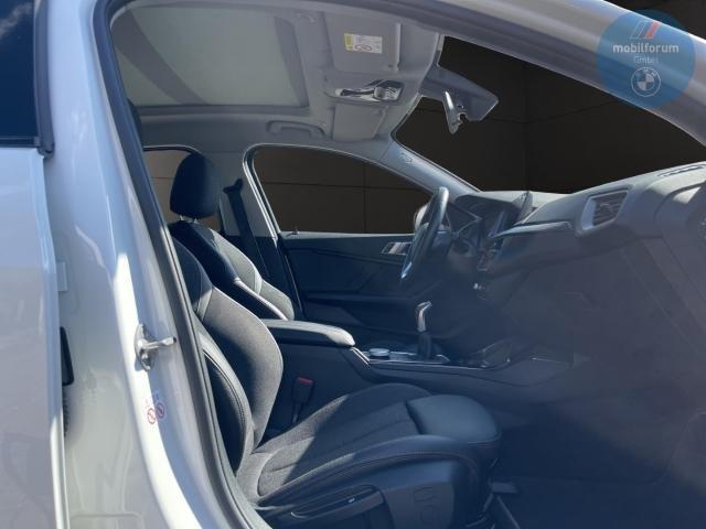 BMW 118i 2022 — véhicule d'occasion importé