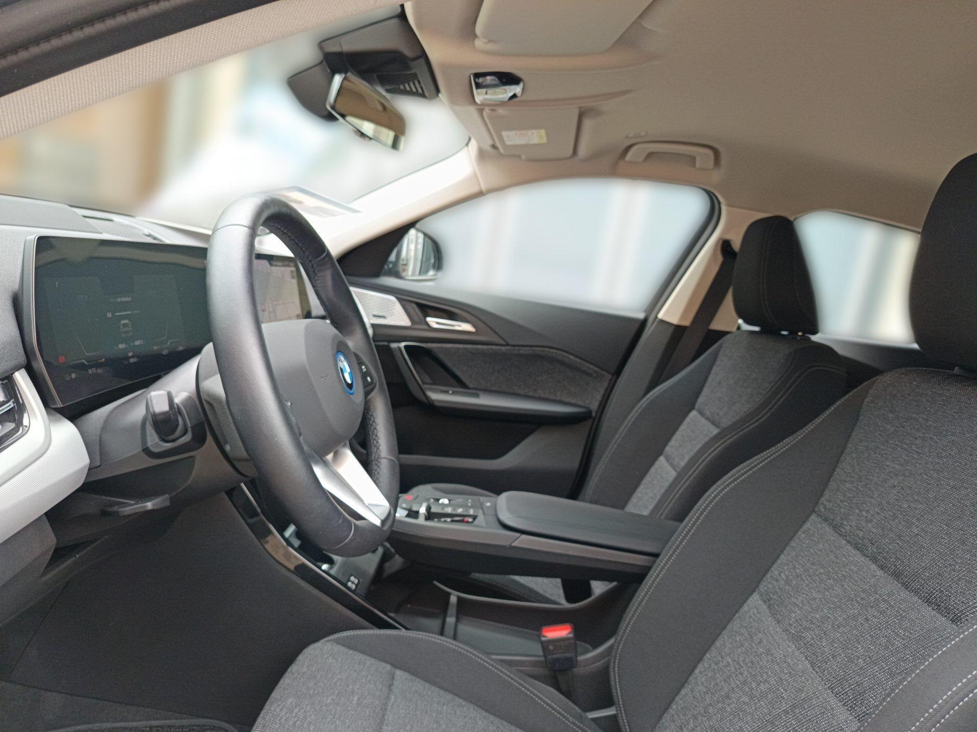 BMW iX2 – Bild 16