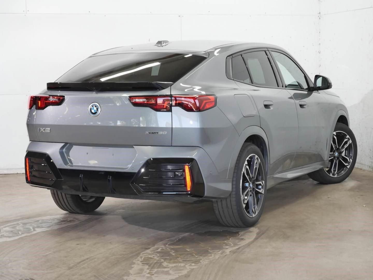BMW iX2 – Bild 11
