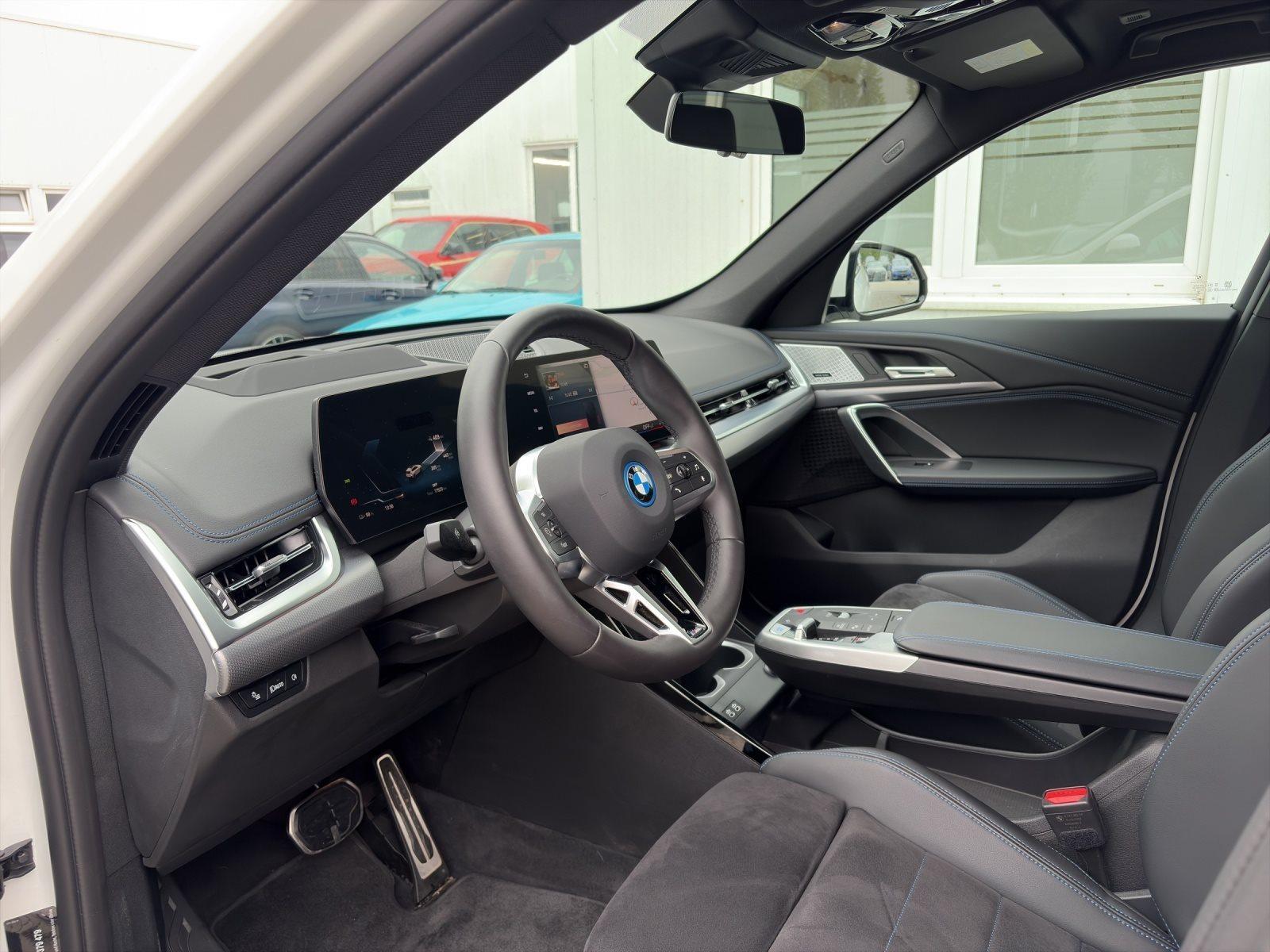 BMW iX1 – Bild 12