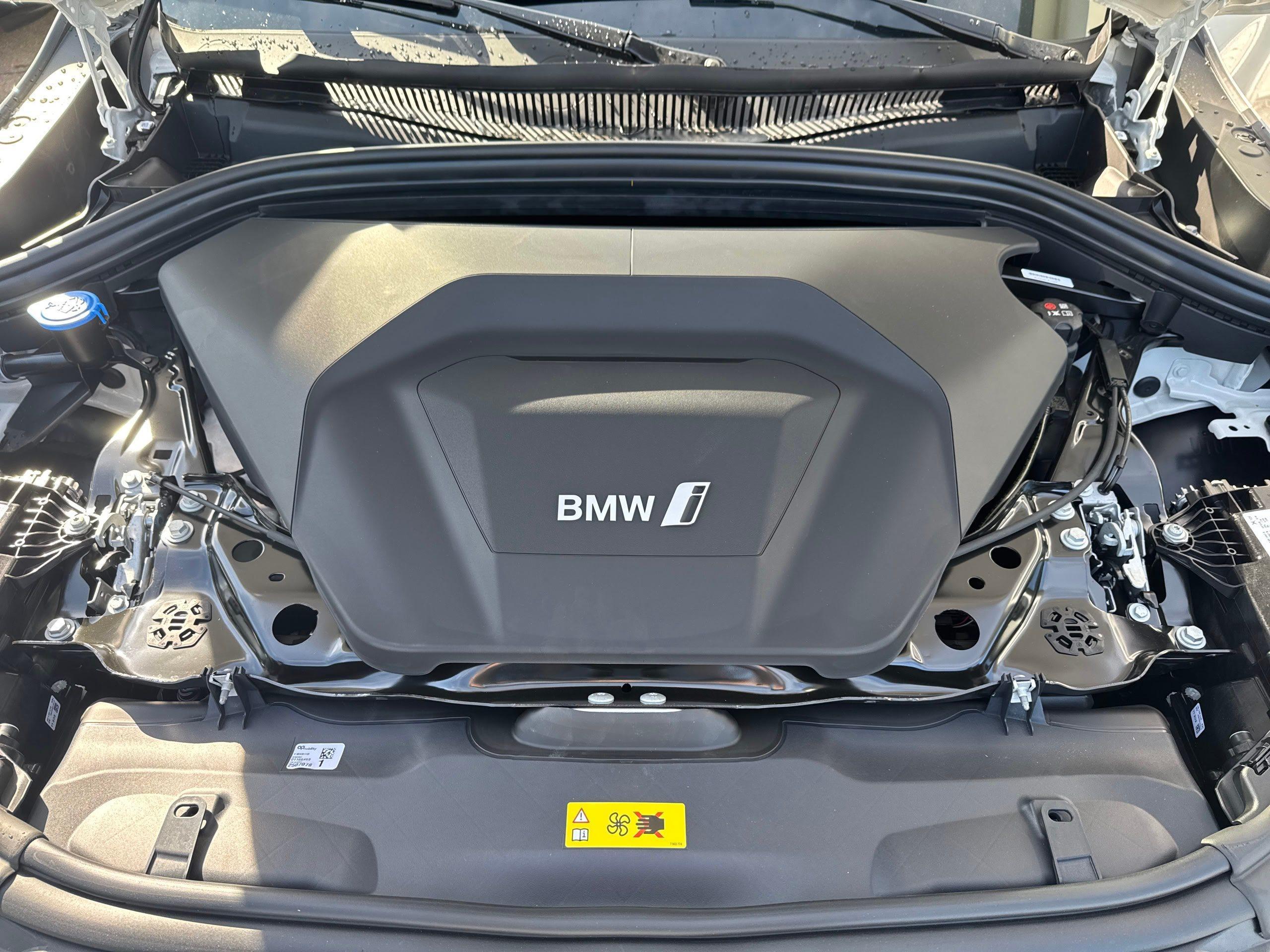 BMW iX2 – Bild 16