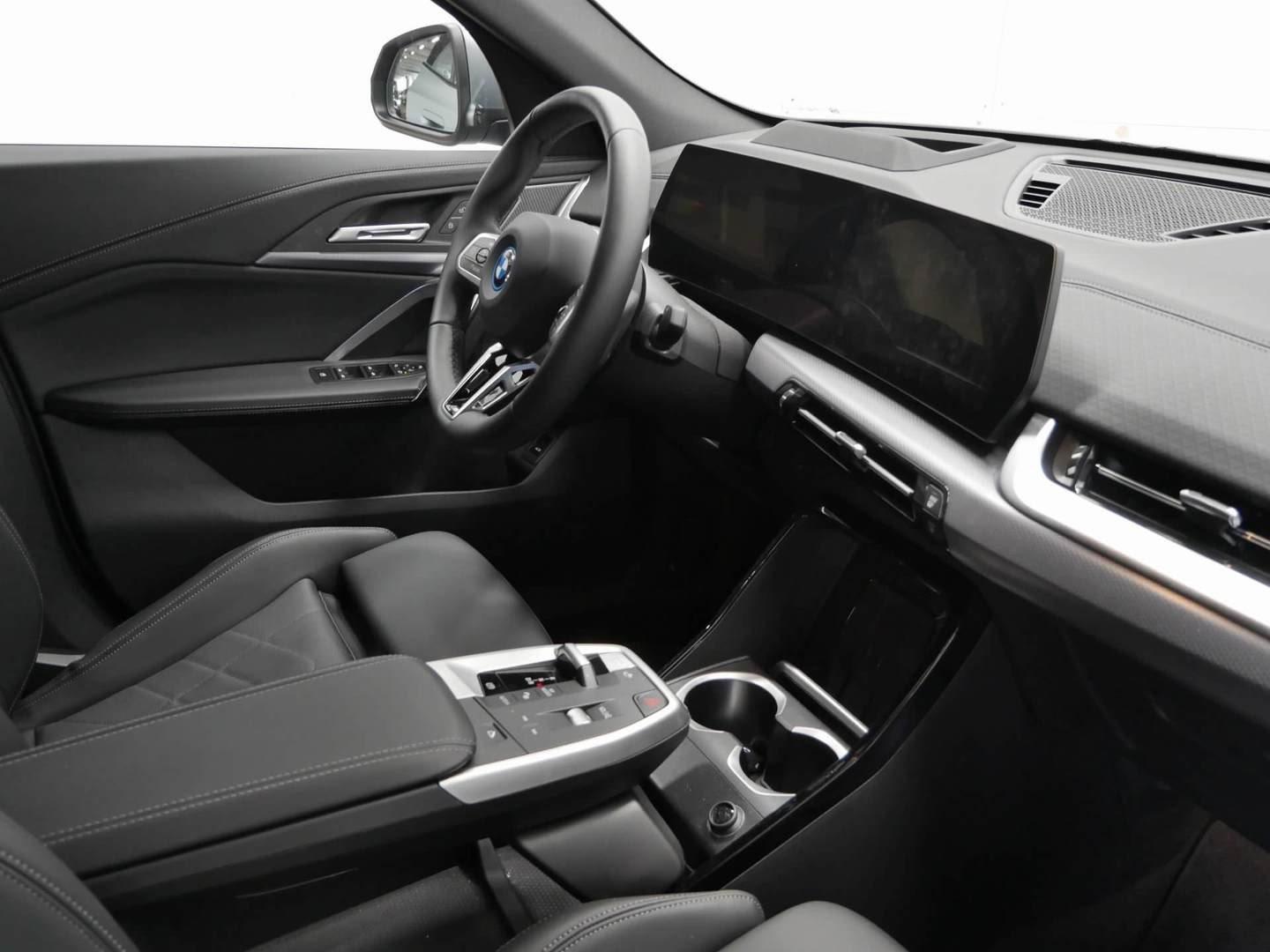 BMW iX2 – Bild 10