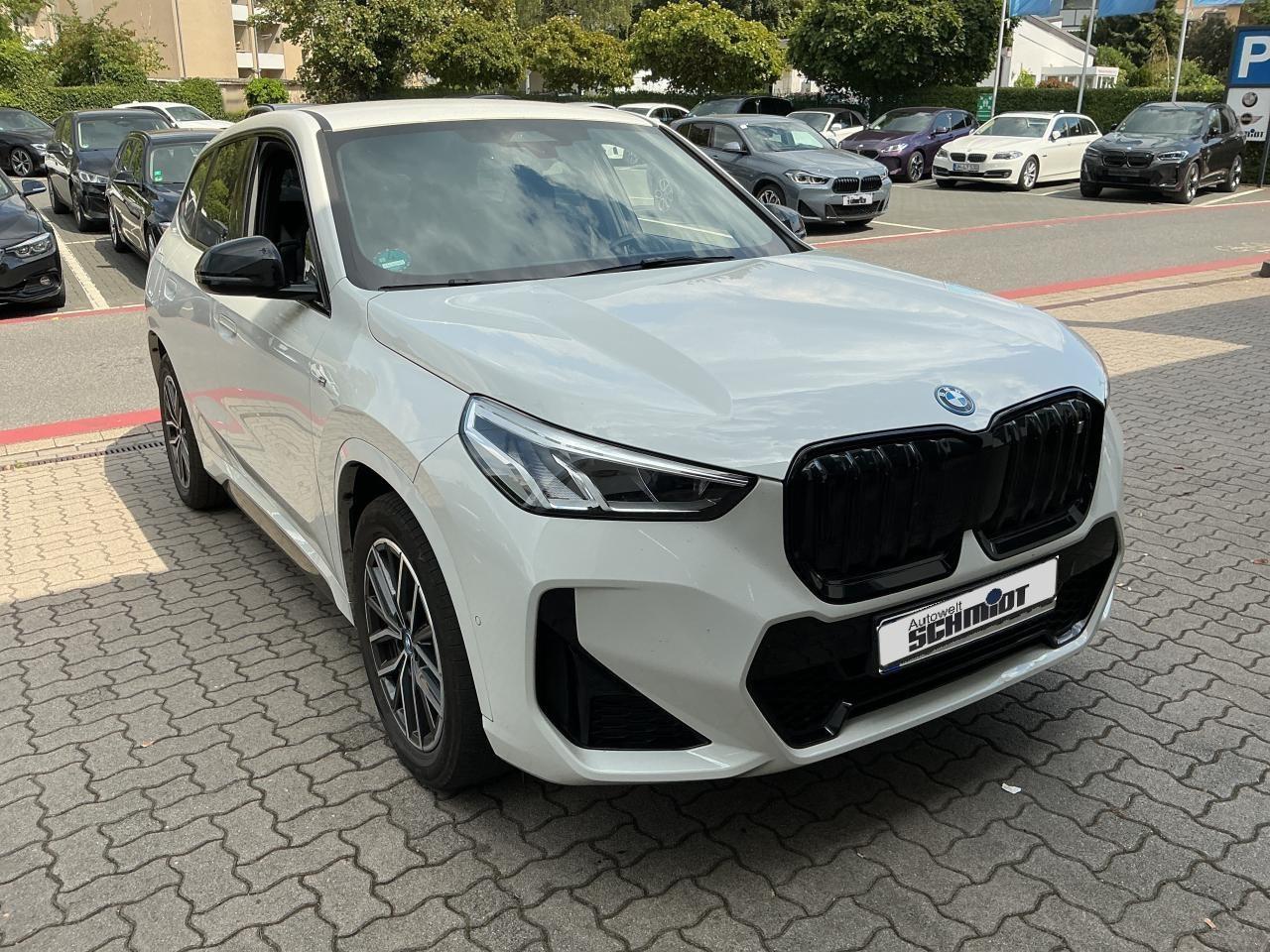 BMW iX1