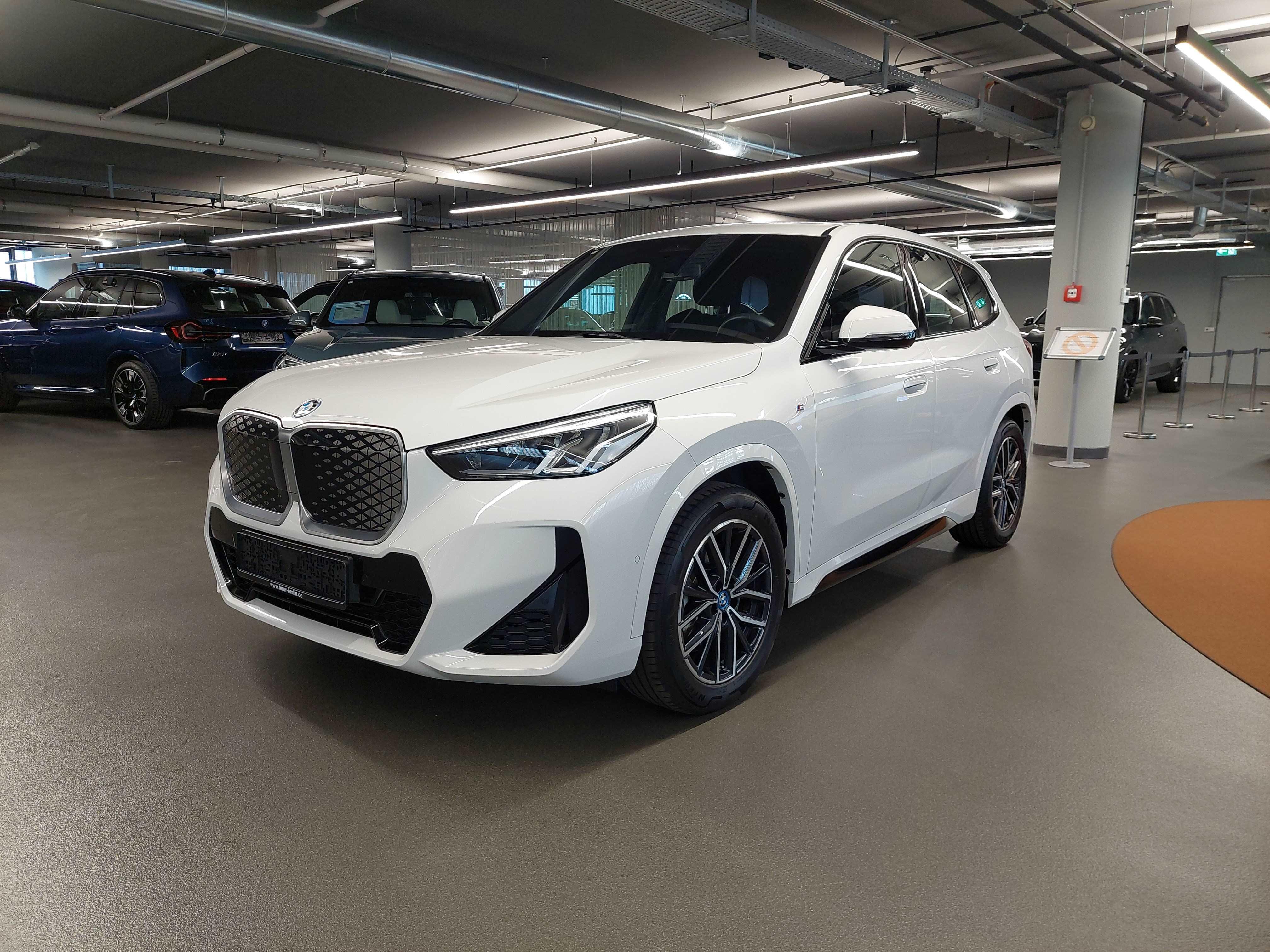 BMW iX1