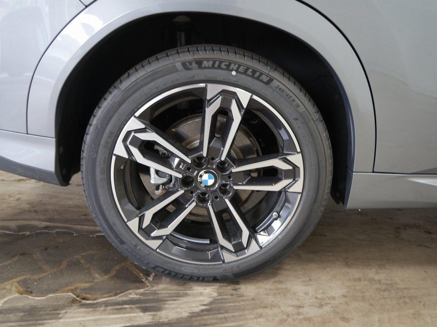 BMW iX2 – Bild 19