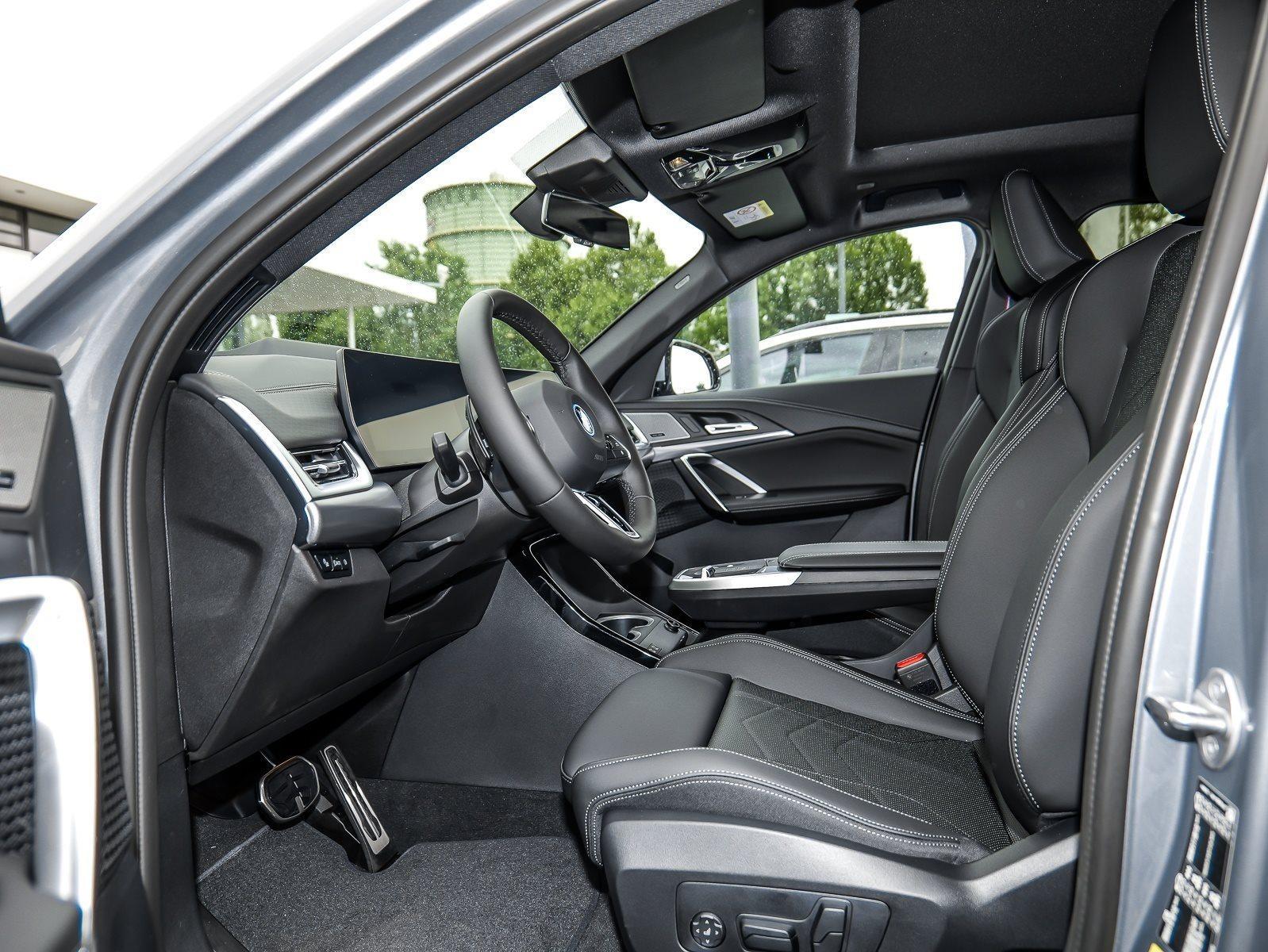BMW iX2 – Bild 16