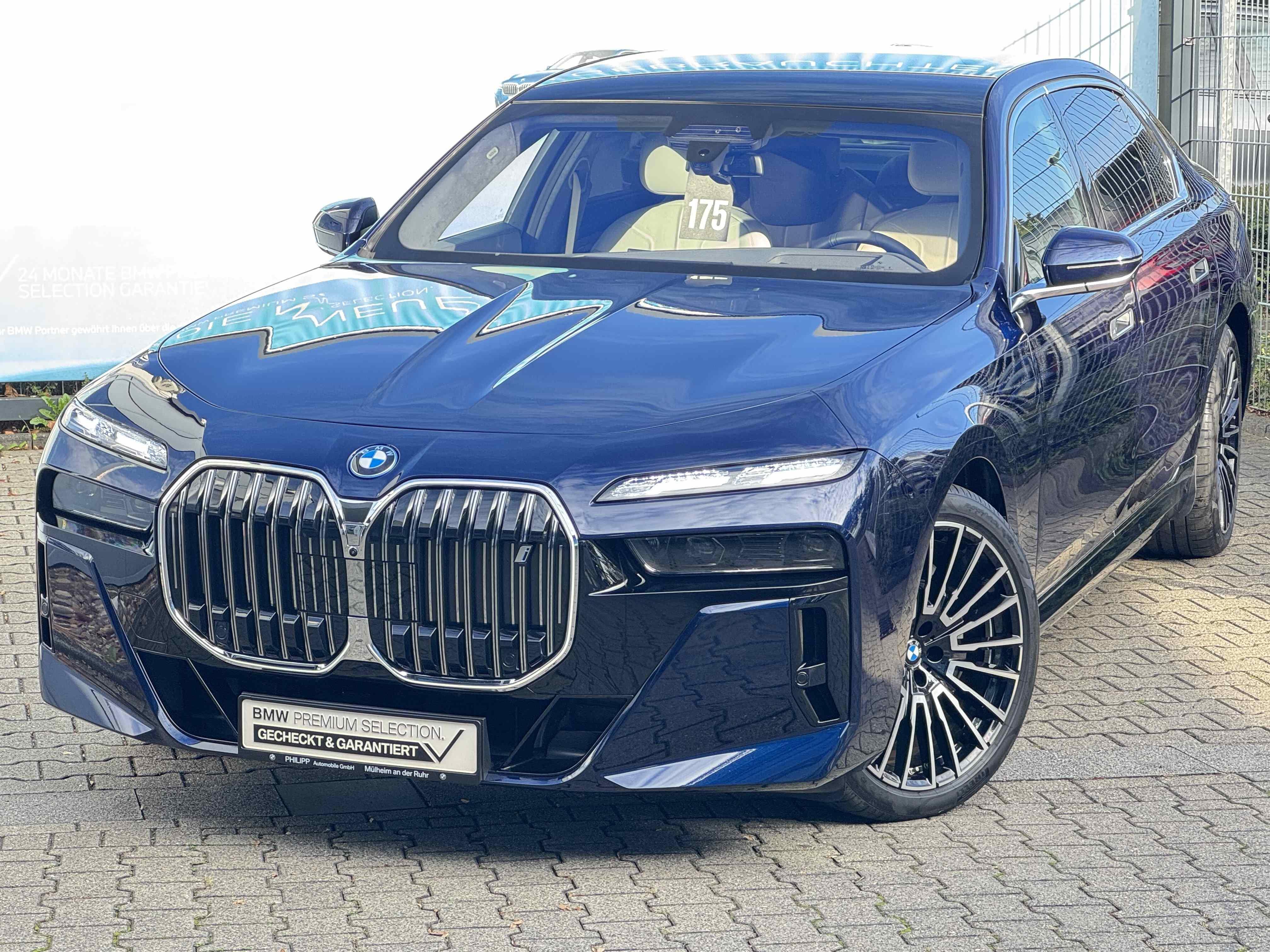 BMW i7