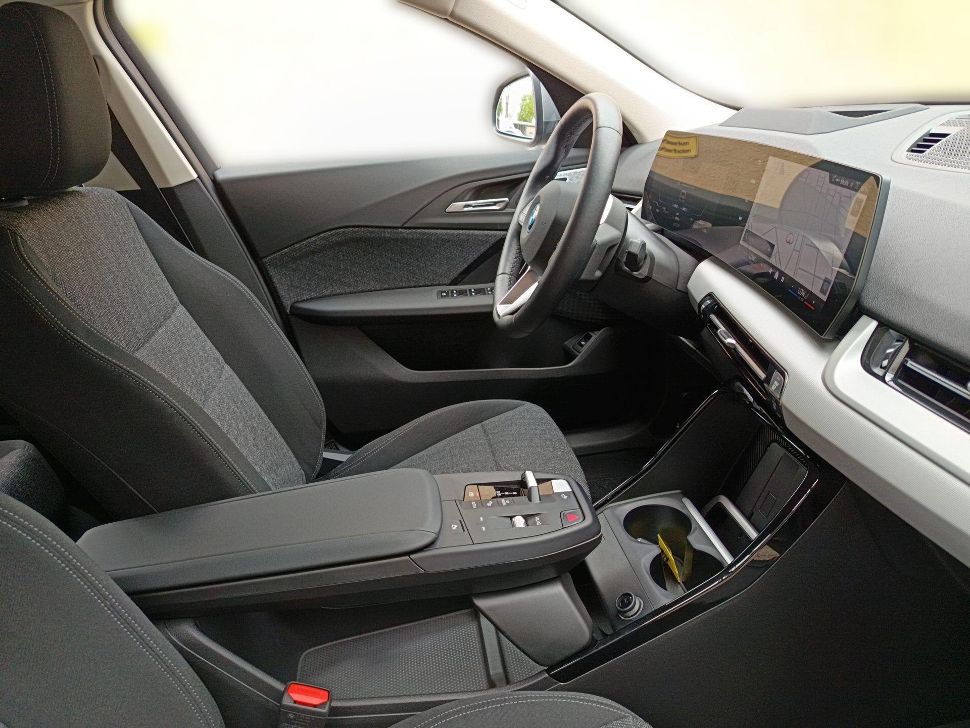BMW iX2 – Bild 19