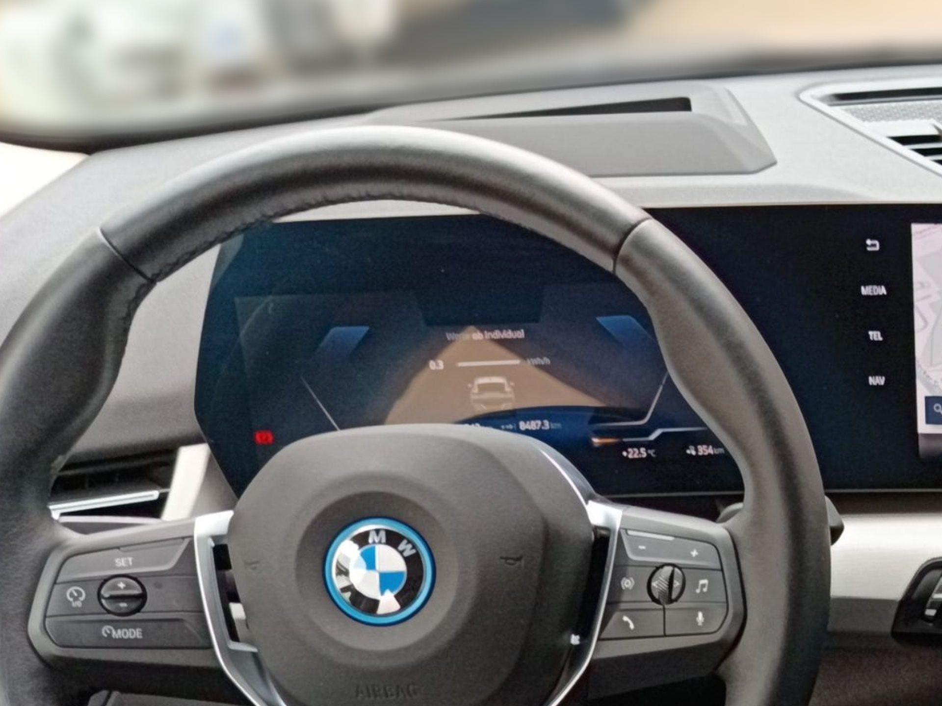 BMW iX2 – Bild 14