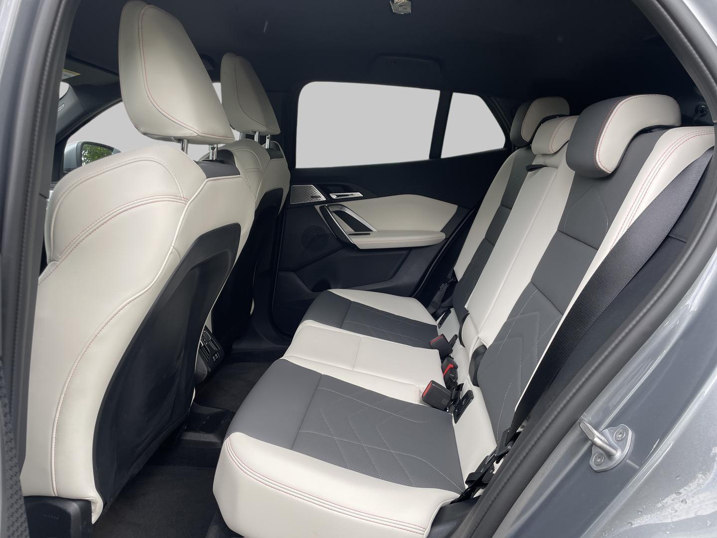 BMW iX2 – Bild 12