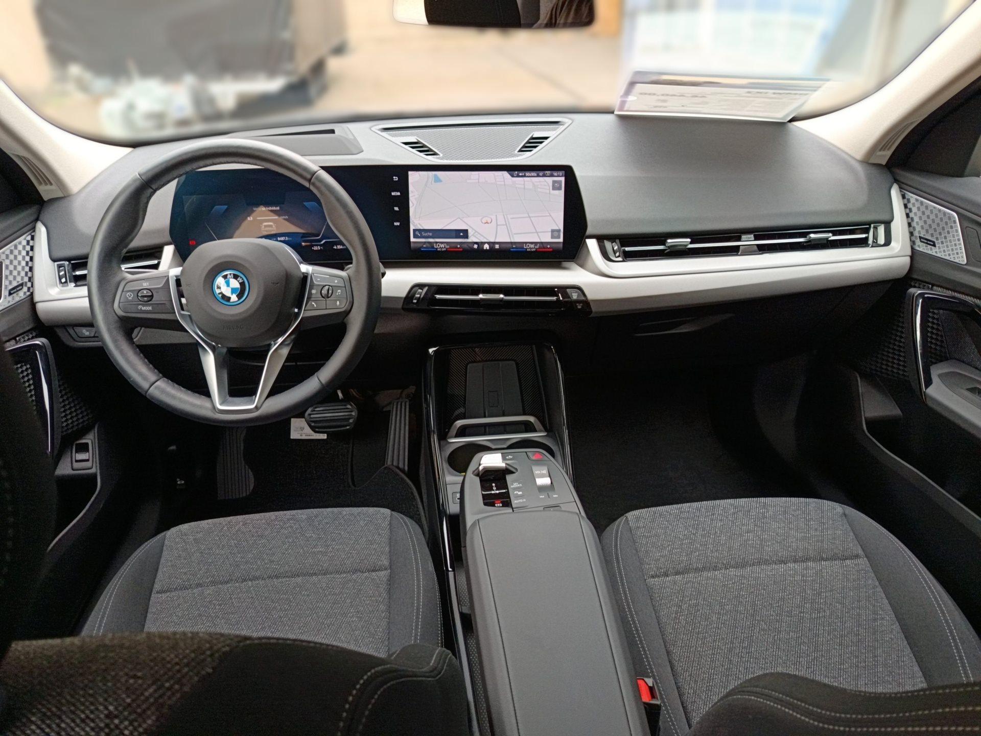 BMW iX2 – Bild 25