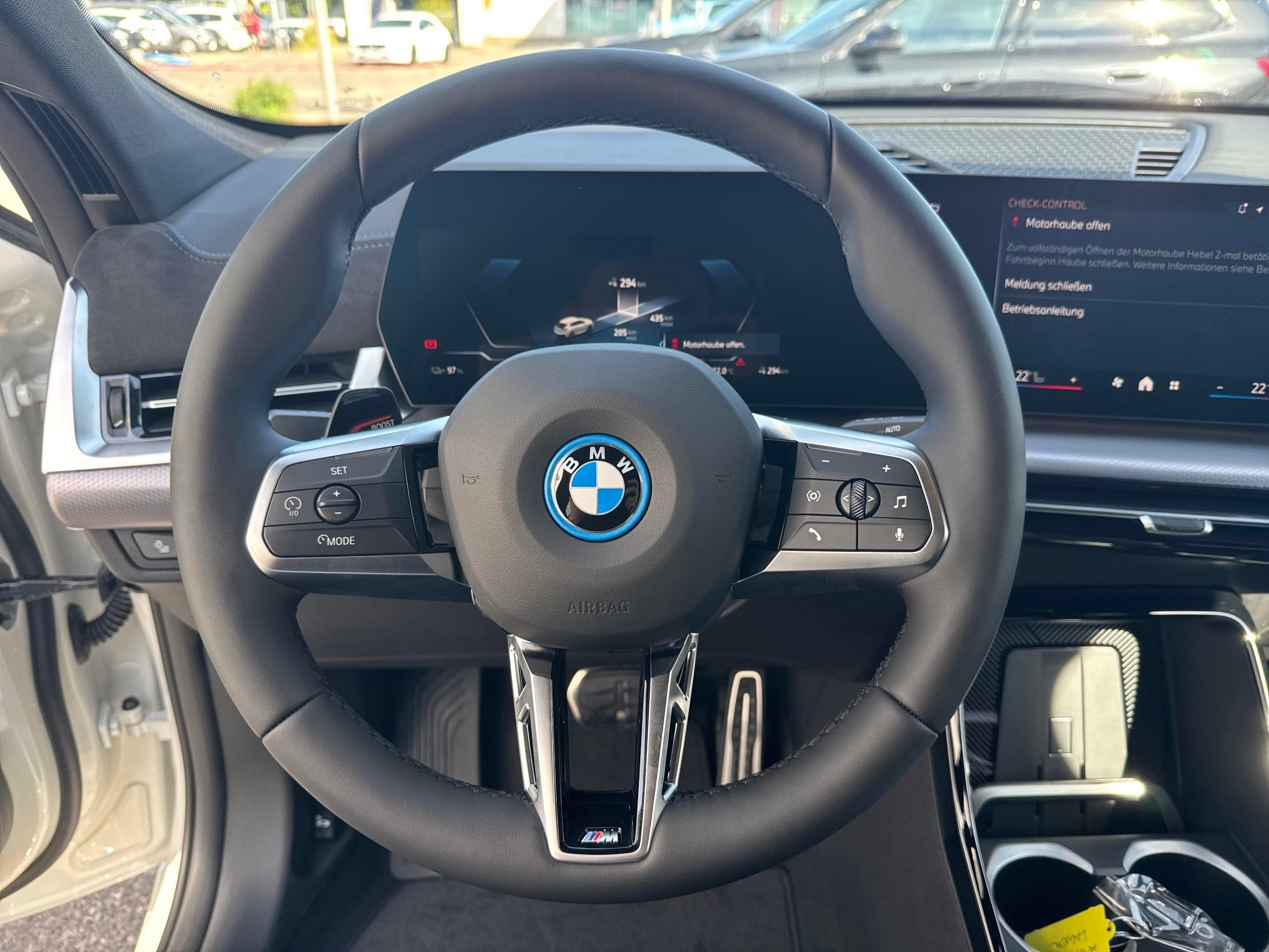BMW iX2 – Bild 11