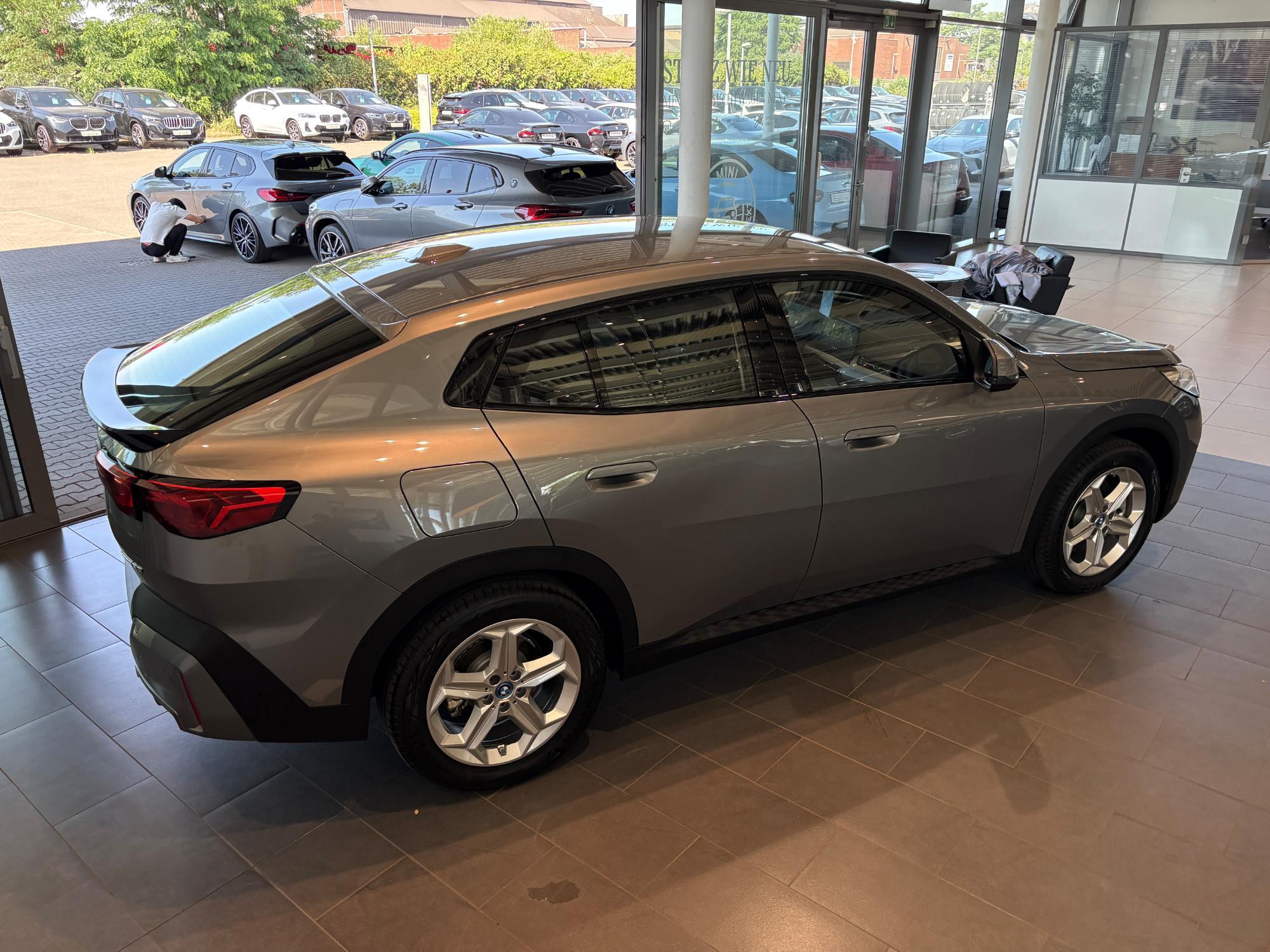 BMW iX2 – Bild 9