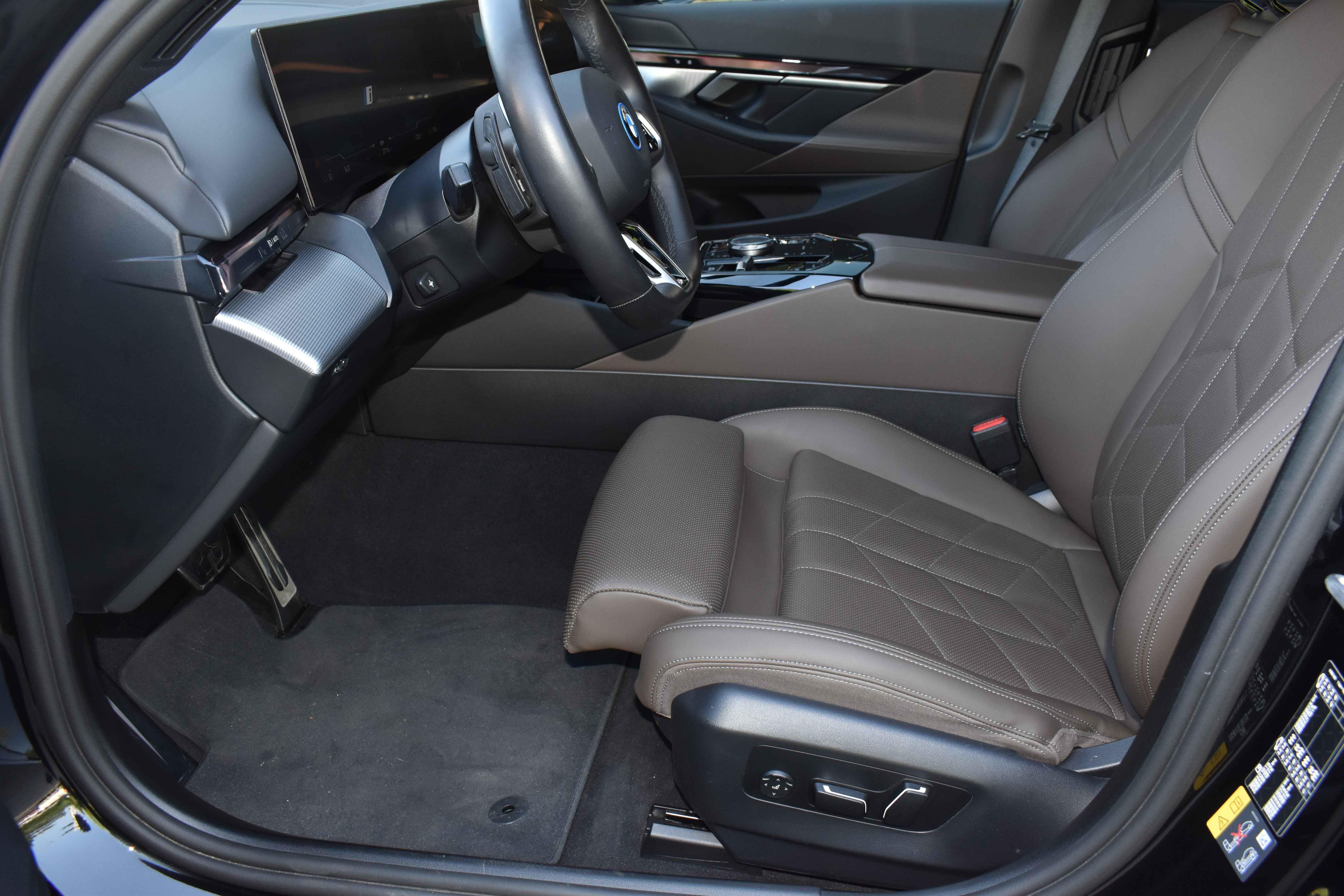 BMW i5 Touring – Bild 16