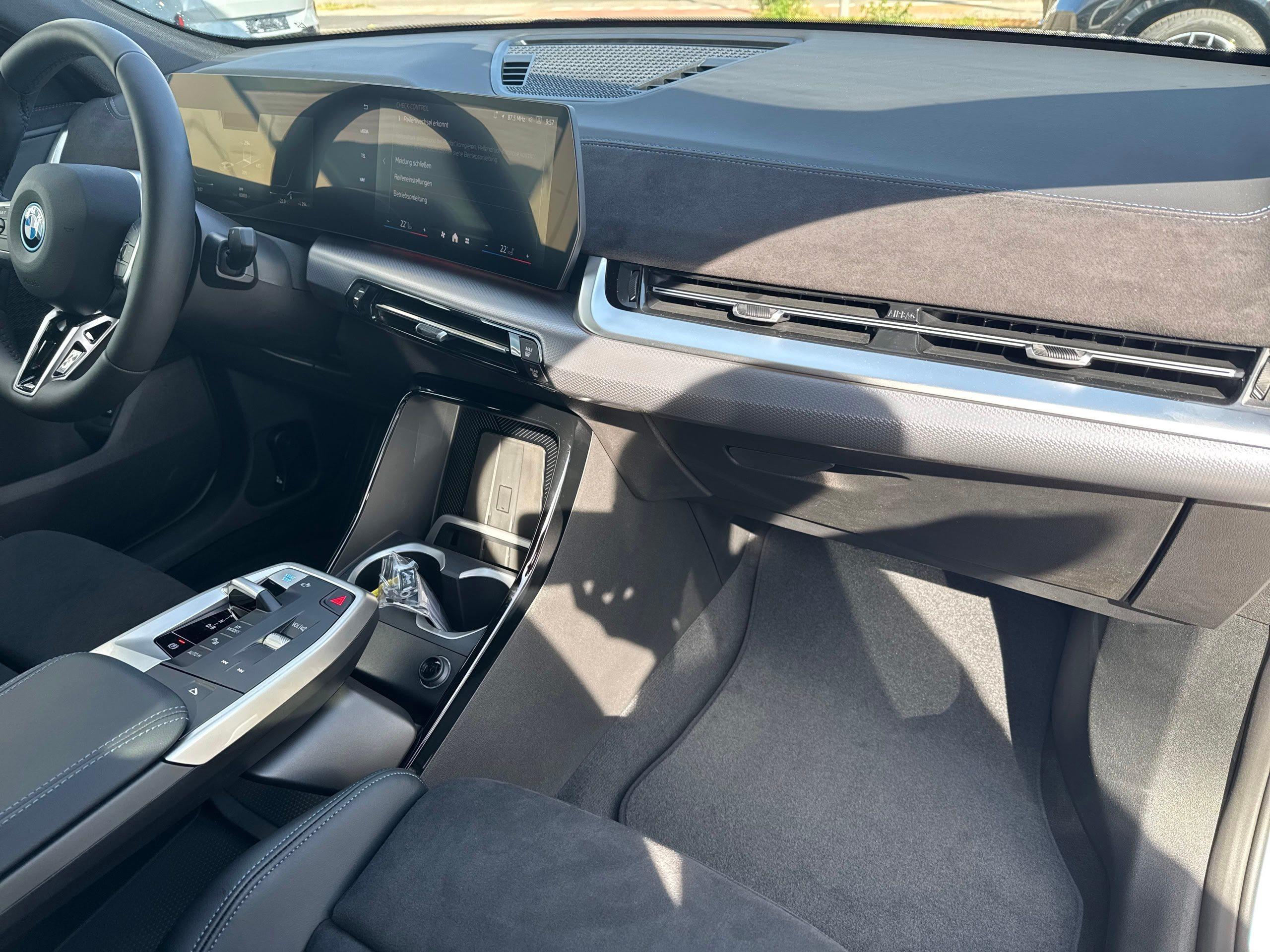 BMW iX2 – Bild 10
