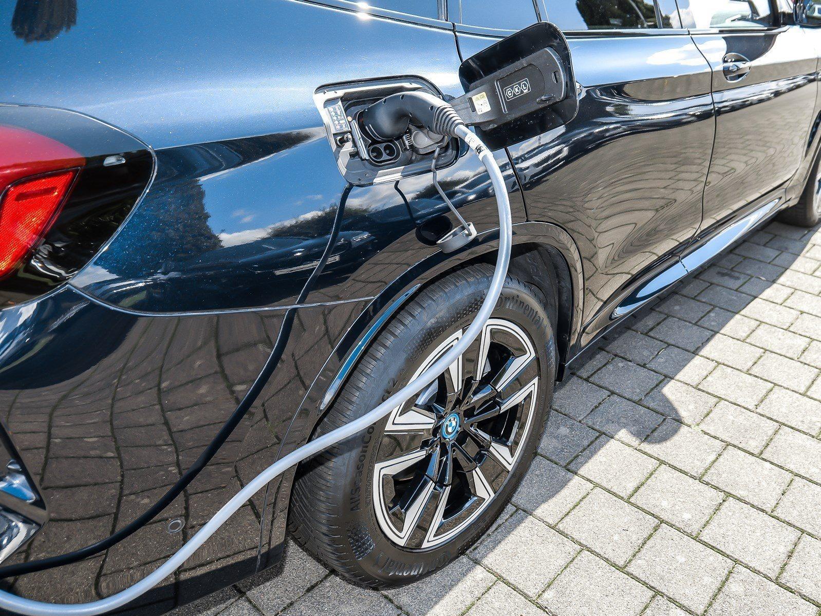 BMW iX3 – Bild 25