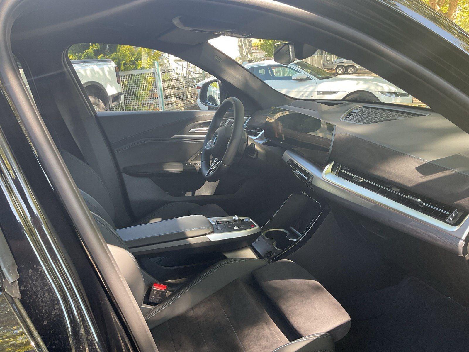 BMW iX2 – Bild 11