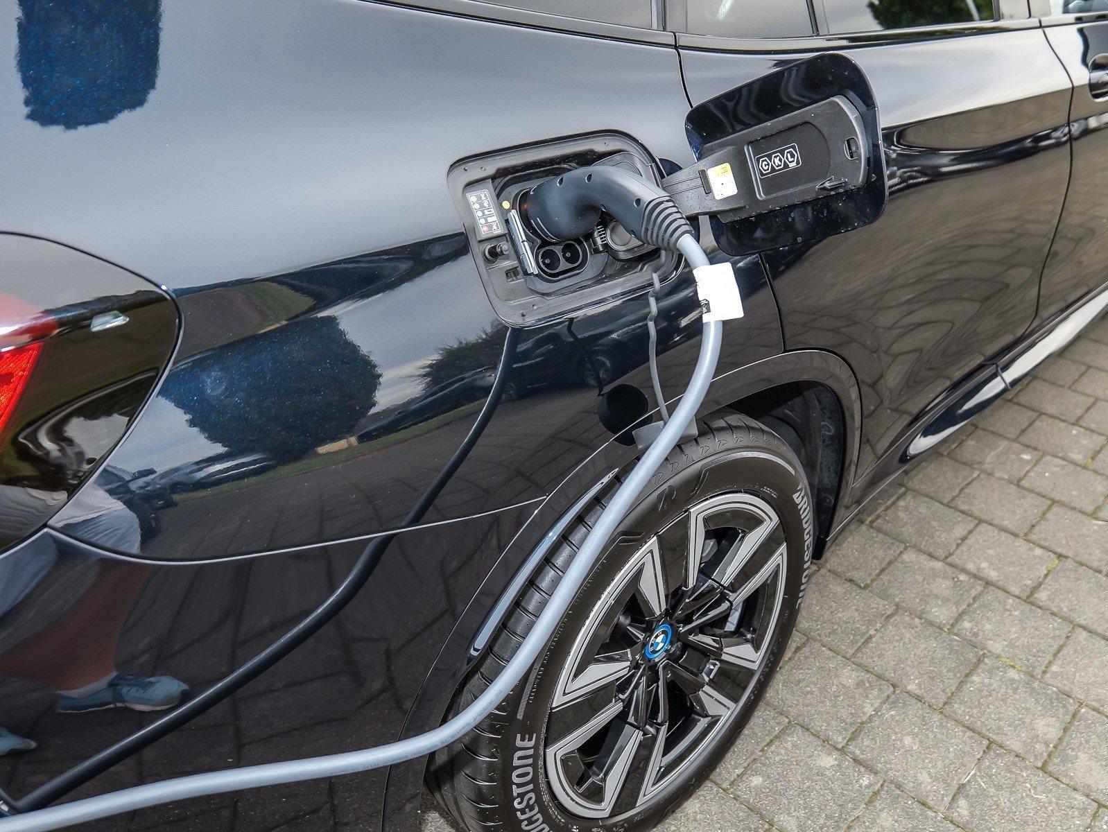 BMW iX3 – Bild 27