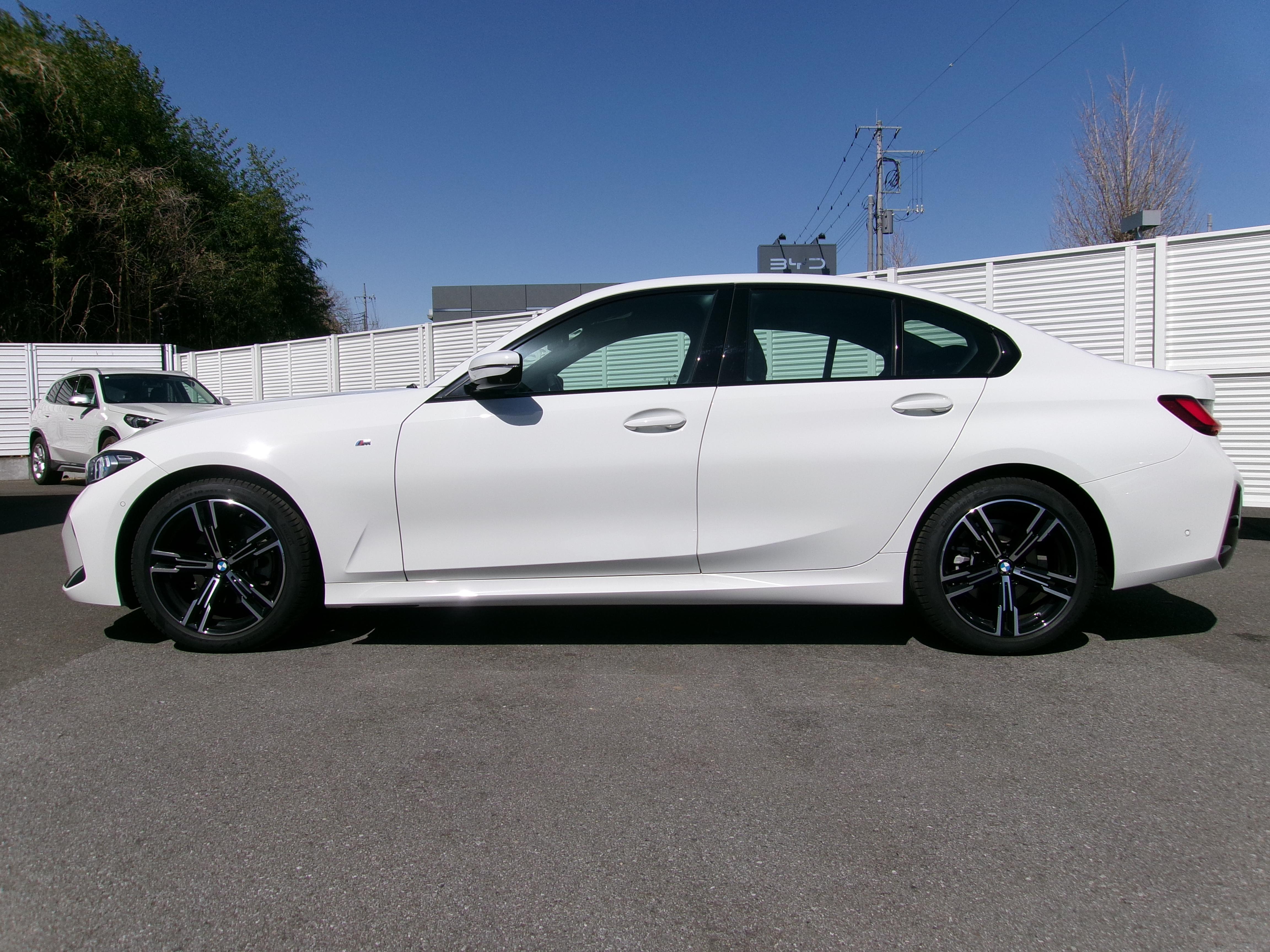 BMW 320i セダン (2024) M Sport buy online.