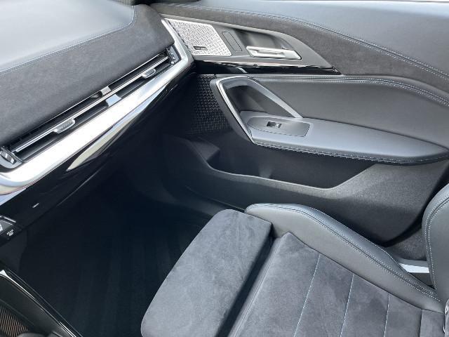 BMW iX2 – Bild 11