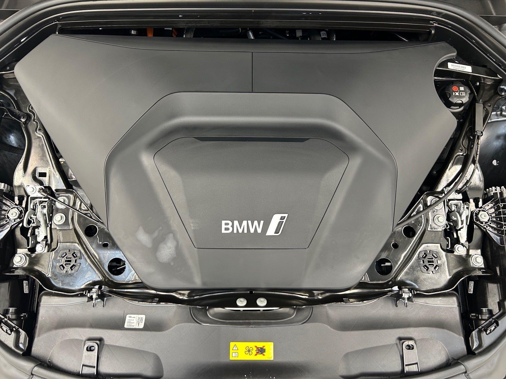 BMW iX2 – Bild 14