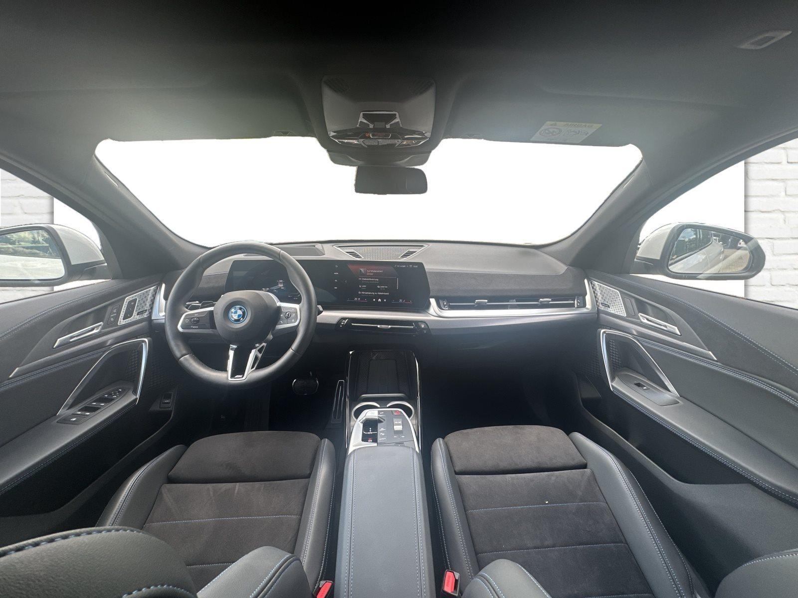 BMW iX2 – Bild 16